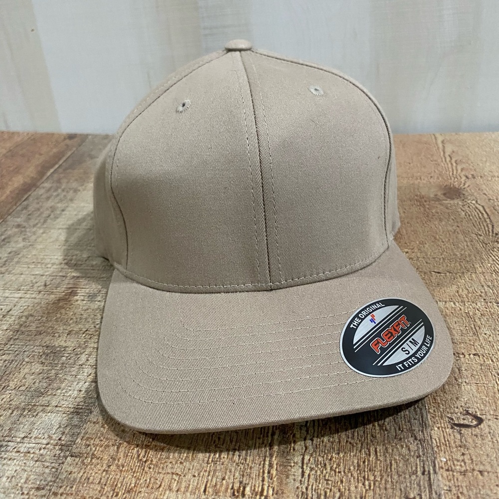 New With Tags “The Original Flex Fit” Khaki Tan Baseball Cap Hat Size Small/Med